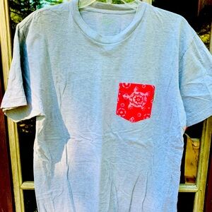 Serengetee Light grey short-sleeve t-shirt with lizard gecko pocket